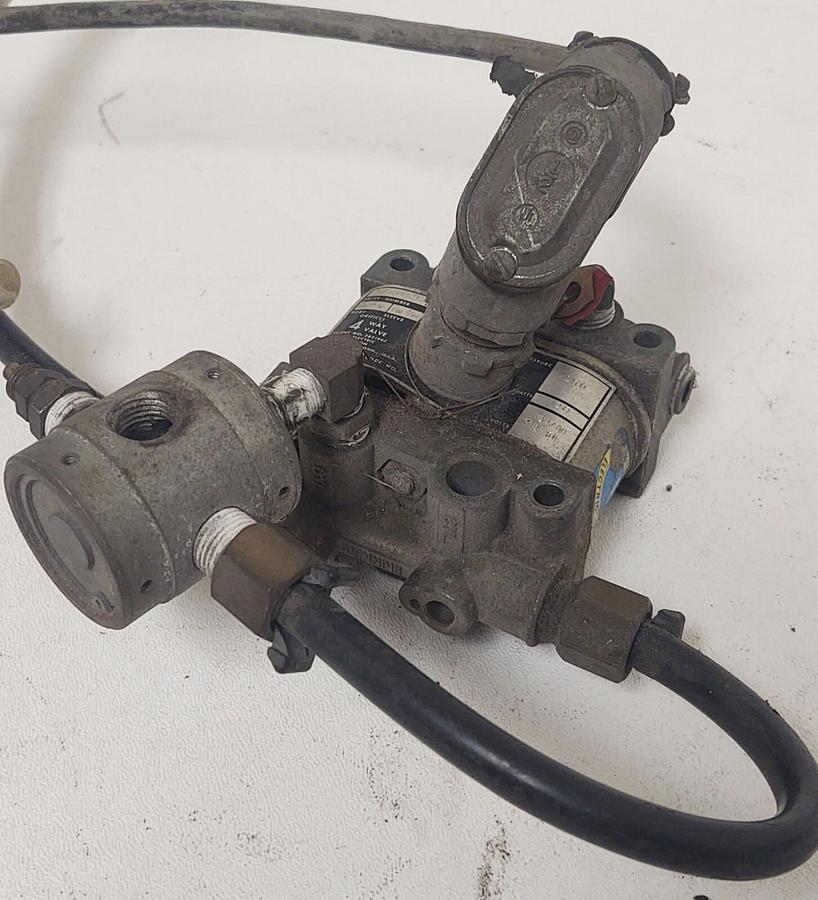 Used 🔥 Skinner Valve Division V935DB2150 150PSI 120/60hz 20W 4 Way Valve