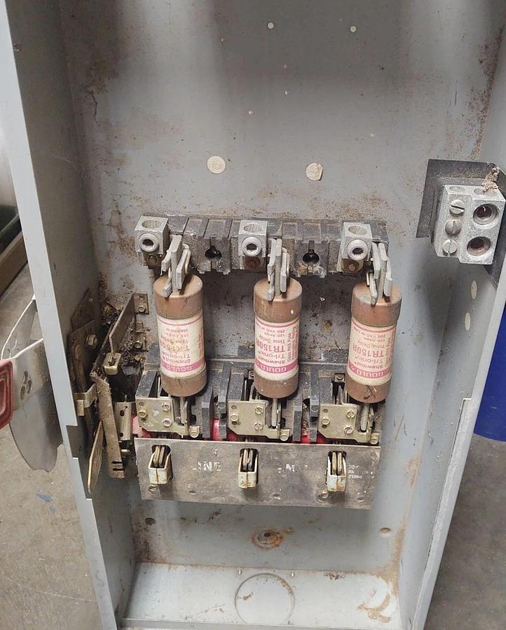 Used 🔥GE NP1578001A HEAVY DUTY SAFETY SWITCH FUSED DISCONNECT, 200A, 240V, MAX 60HP