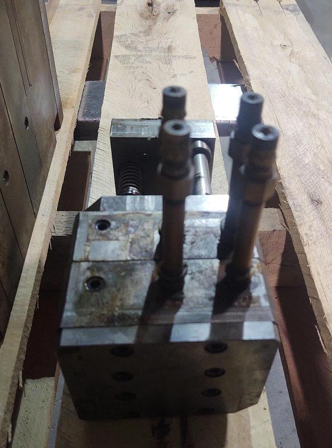 Used 🔥 Plastic Injection Vertical MUD "Master Unit Die" Quick Change Mold Base
