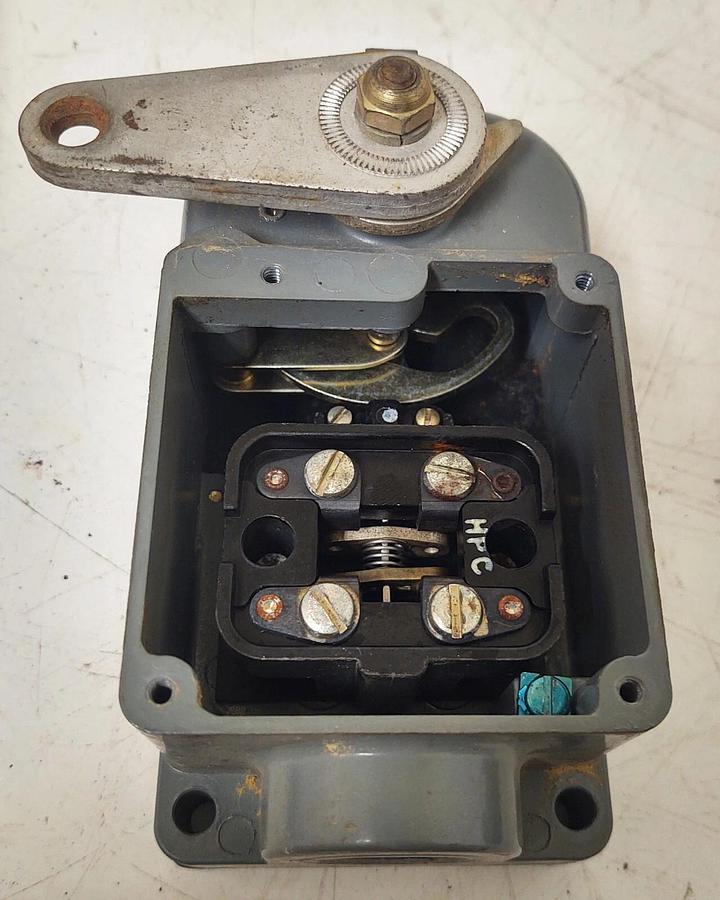 Used 🔥 (TESTED) ALLEN BRADLEY 801-ASC17 SER A PULL SWITCH SAFETY