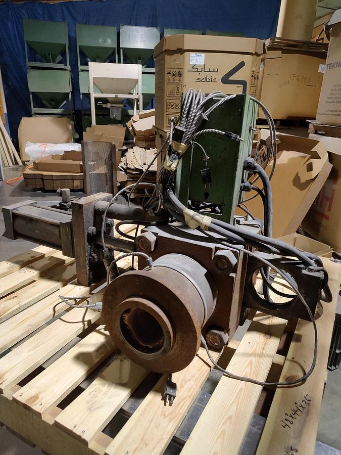 Used 4-1/2" Hydraulic Screen Changer for Extruder