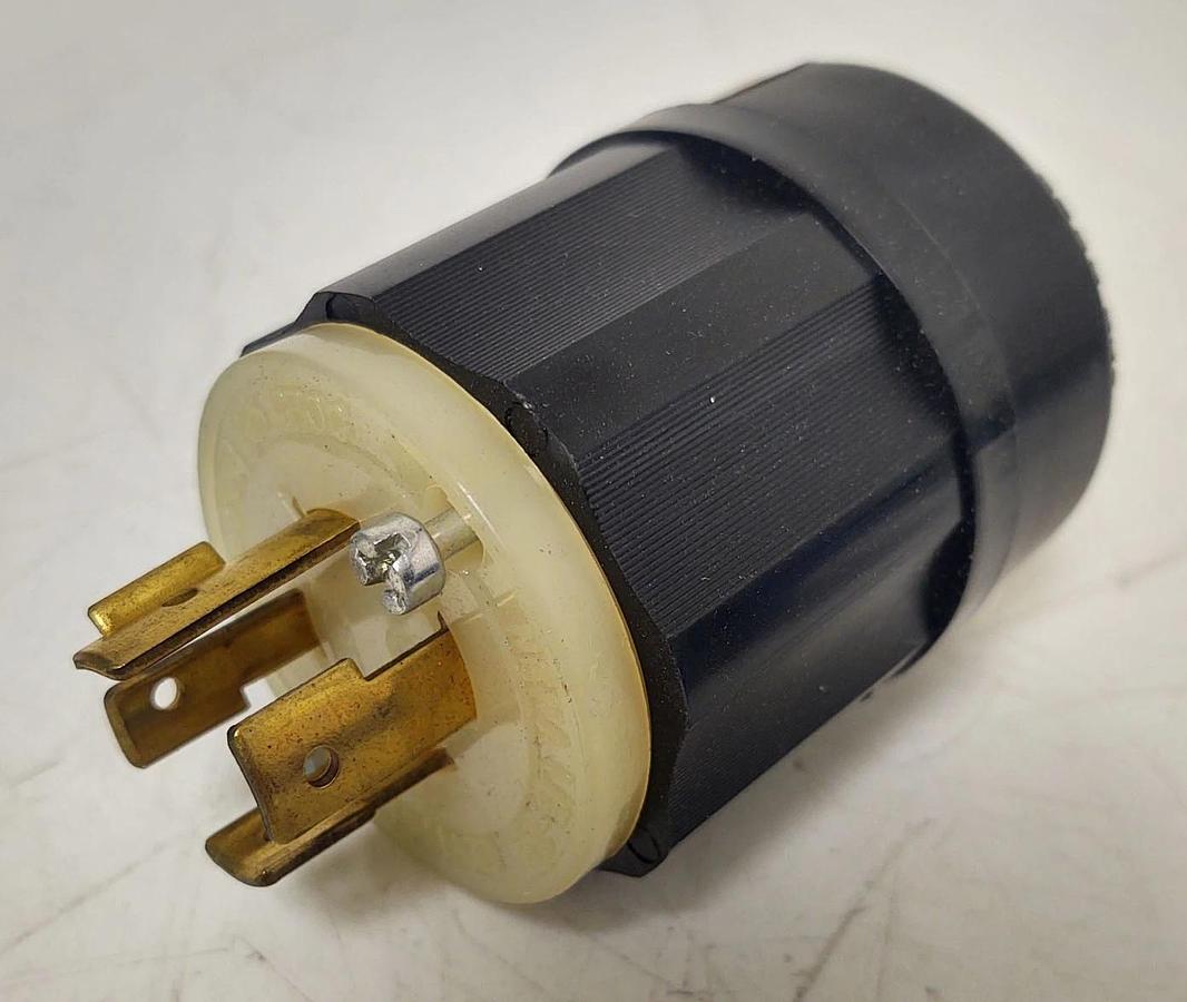 🔥QTY 2 - Leviton 2421 Locking Plug 20 Amp 250V 3 Pole 4 Wire NEMA L15-20P