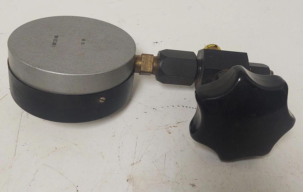 Used 🔥 4" lb/in2 PSI Pressure Gauge, 1/4 in. NPT, With Valve 1687231004