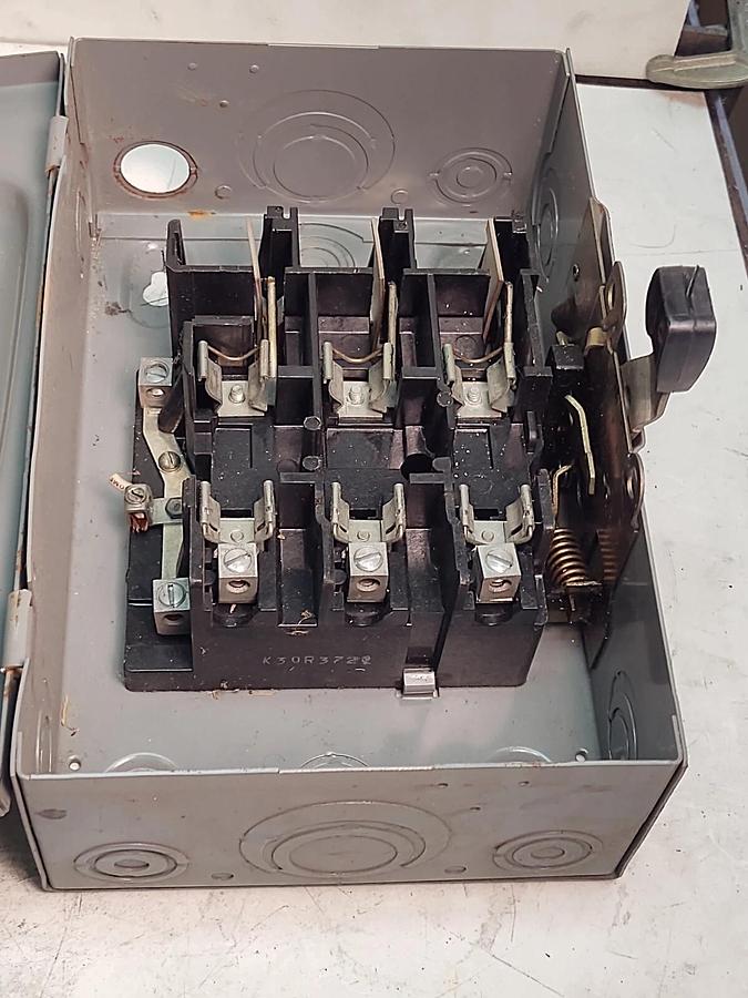 Used Square D D322N, Series E1, 60 Amp, 240 Volt, 3P4W, Fusible Disconnect Switch