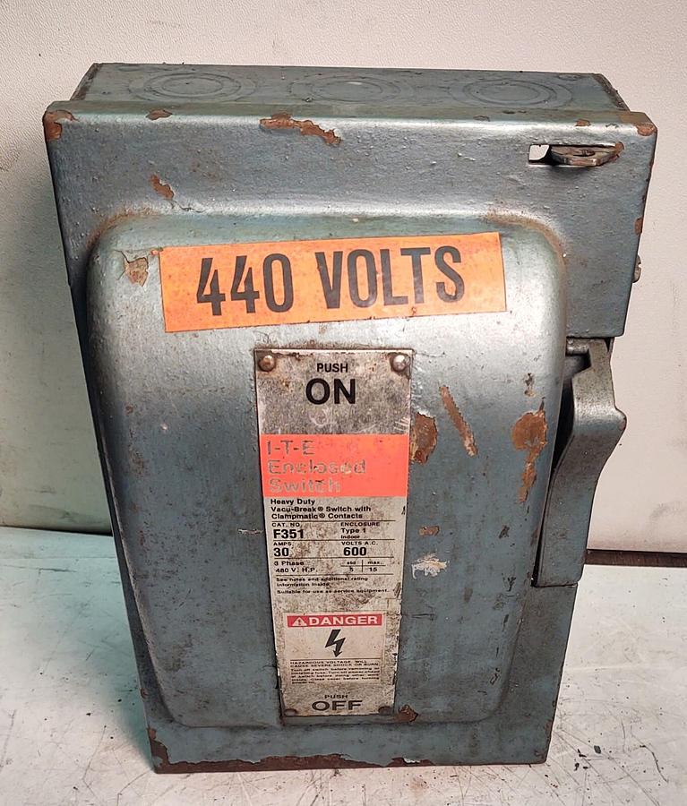 Used ITE Heavy Duty Disconnect Safety Switch F351 Type 1 30A 600VAC 480Volts Fused