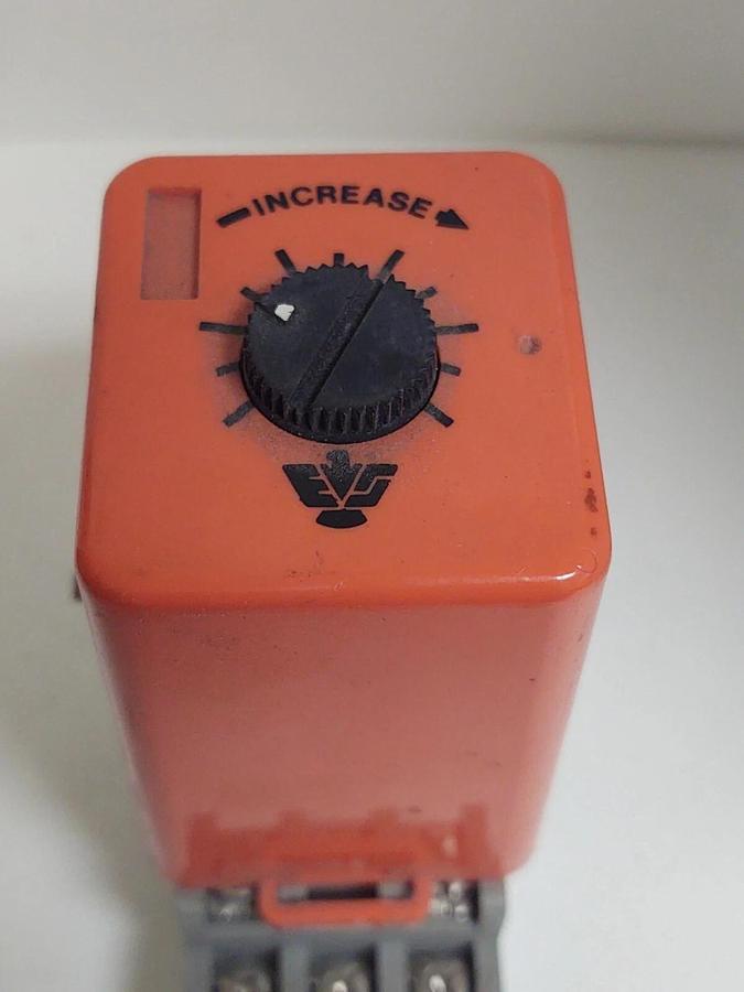 Used EAGLE SIGNAL 80E2A605 120V 10A ON DELAY TIMER RELAY WITH SOCKET BASE 1.6-16 SEC