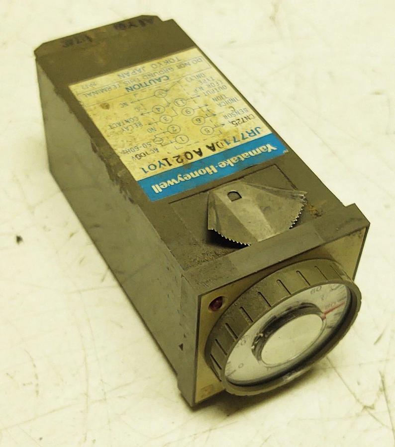 Used YAMATAKE HONEYWELL JR7710A 100 Deg C T/C Temperature Controller 100 VAC Panel