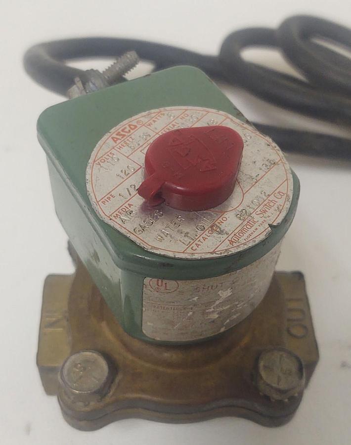 Used 🔥 ASCO Red Hat 8210D2 Solenoid Valve 1/2" 120V, 200PSI Oil, Water, Gas, LT Oil