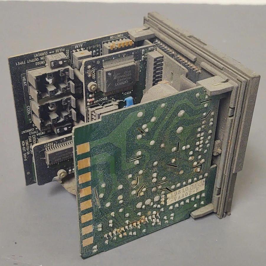 Used 🔥AEC INTERNATIONAL Temperature Controller VAA02-F - No Socket
