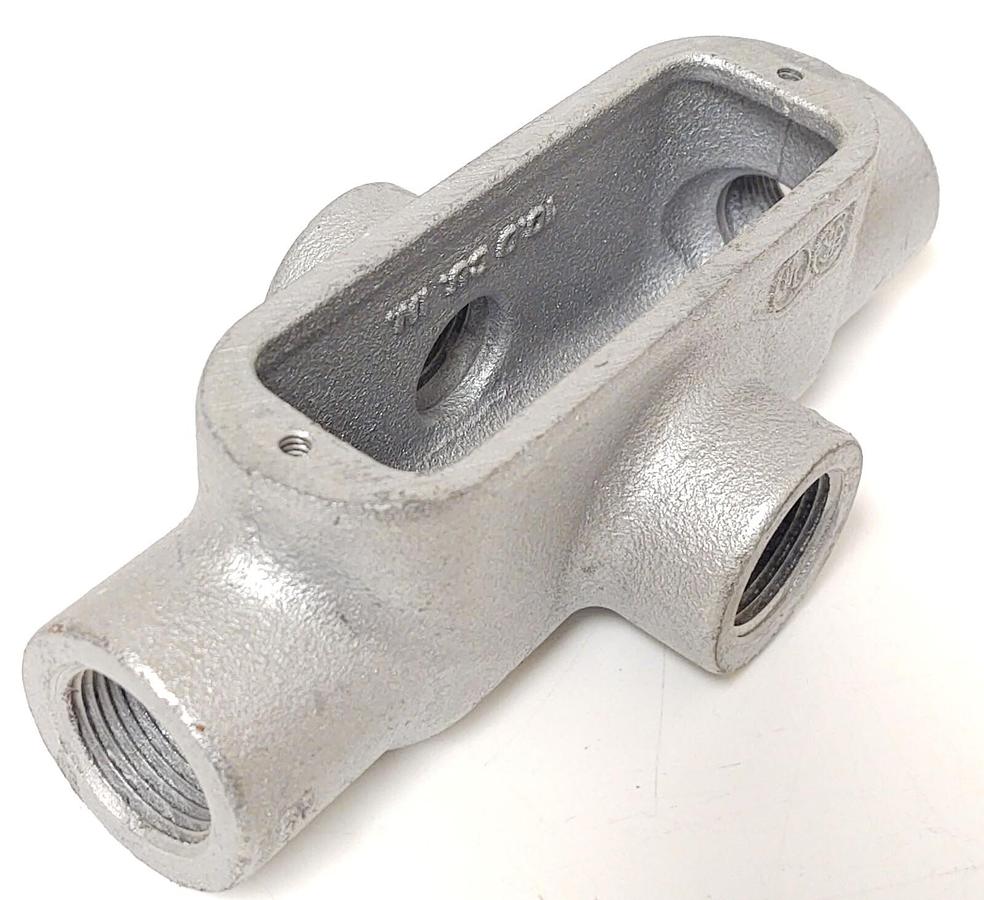 (2PCS) X28 CROUSE HINDS 3/4-INCH HUB SIZE STYLE-X FORM 8 CONDUIT OUTLET THREAD