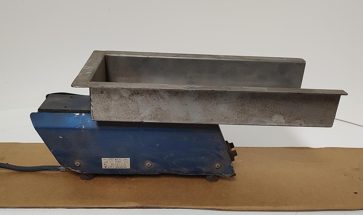 Used Linear Vibratory Feeder 200VAC VL-02 80260019 13.5x5.5 Tray