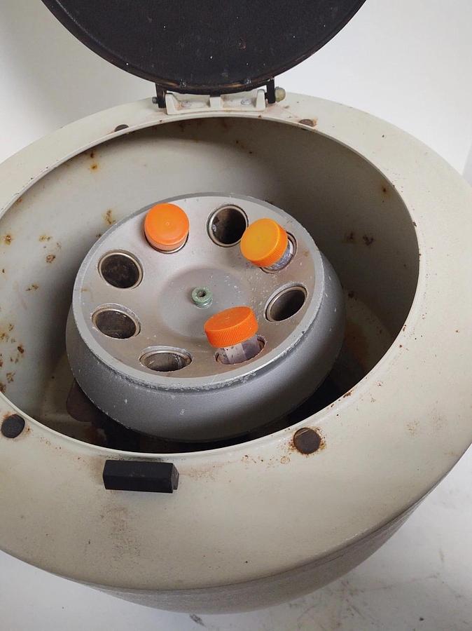 Used 🔥IEC HN-SII Centrifuge, 120V  with 50 250ml Tubes - Nice Condition