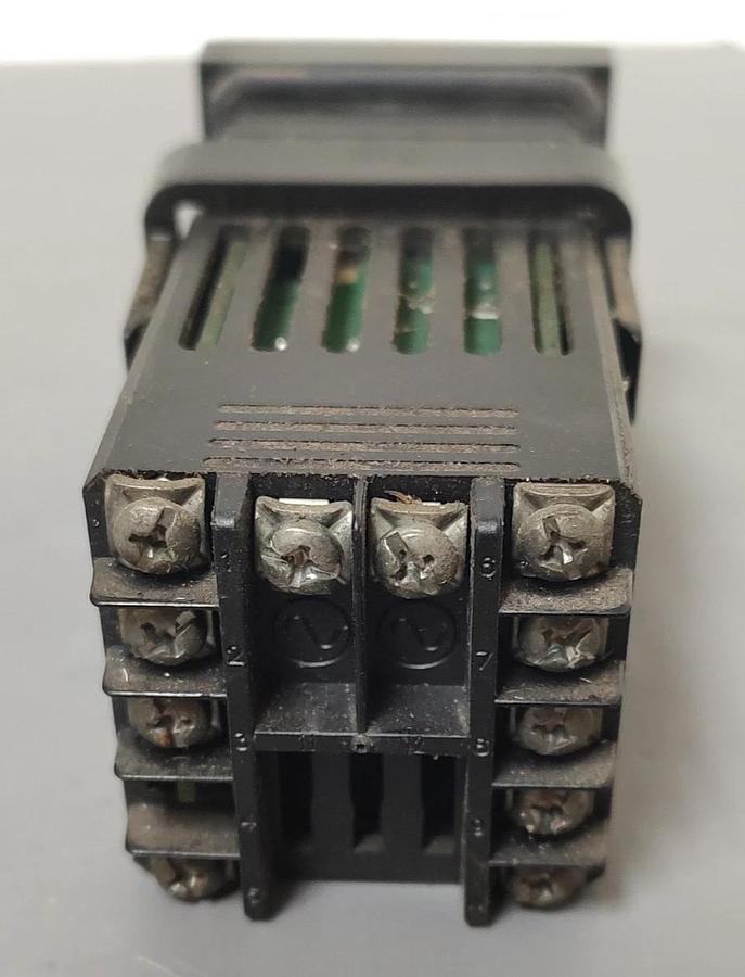 Used 🔥 WATLOW 965A-1DD0-000 Temperature Controller