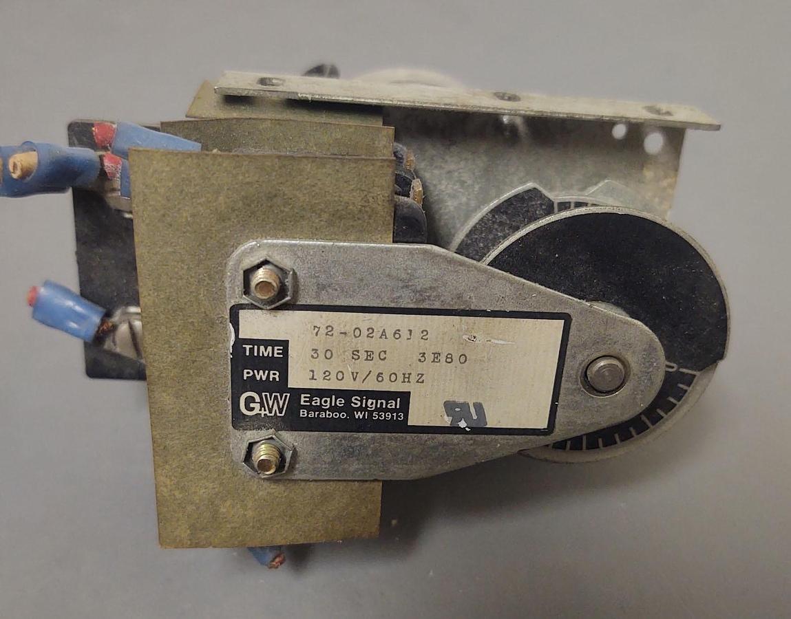 Used NEW Eagle Signal 72-02A6J2 Sequential Electrical Timer 30 SEC 120V/60Hz