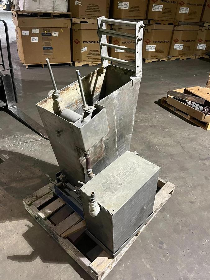 Used Plastic 1” Extruder with Ribbon die Roll Stand and cooling tank Included 480V