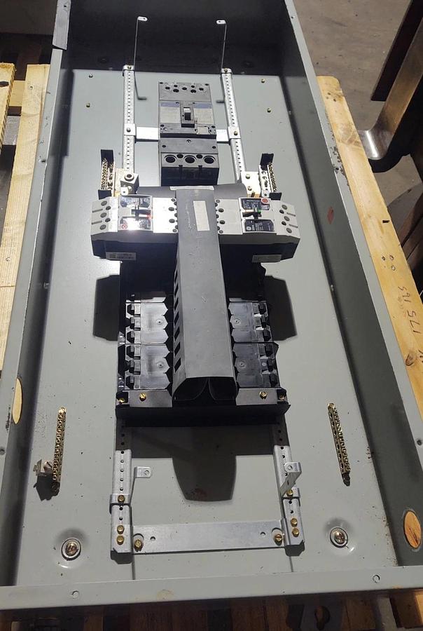 Used 🔥GE ASF3242KTX 225 Amp 480Y/277V 3 Phase 3R Outdoor Panelboard W/ BREAKERS