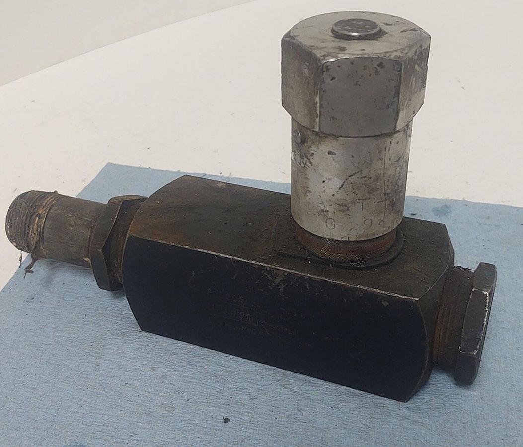 Used 🔥 Parker F2000S 11JM Flow Control Valve, 3000PSI, 70GPM