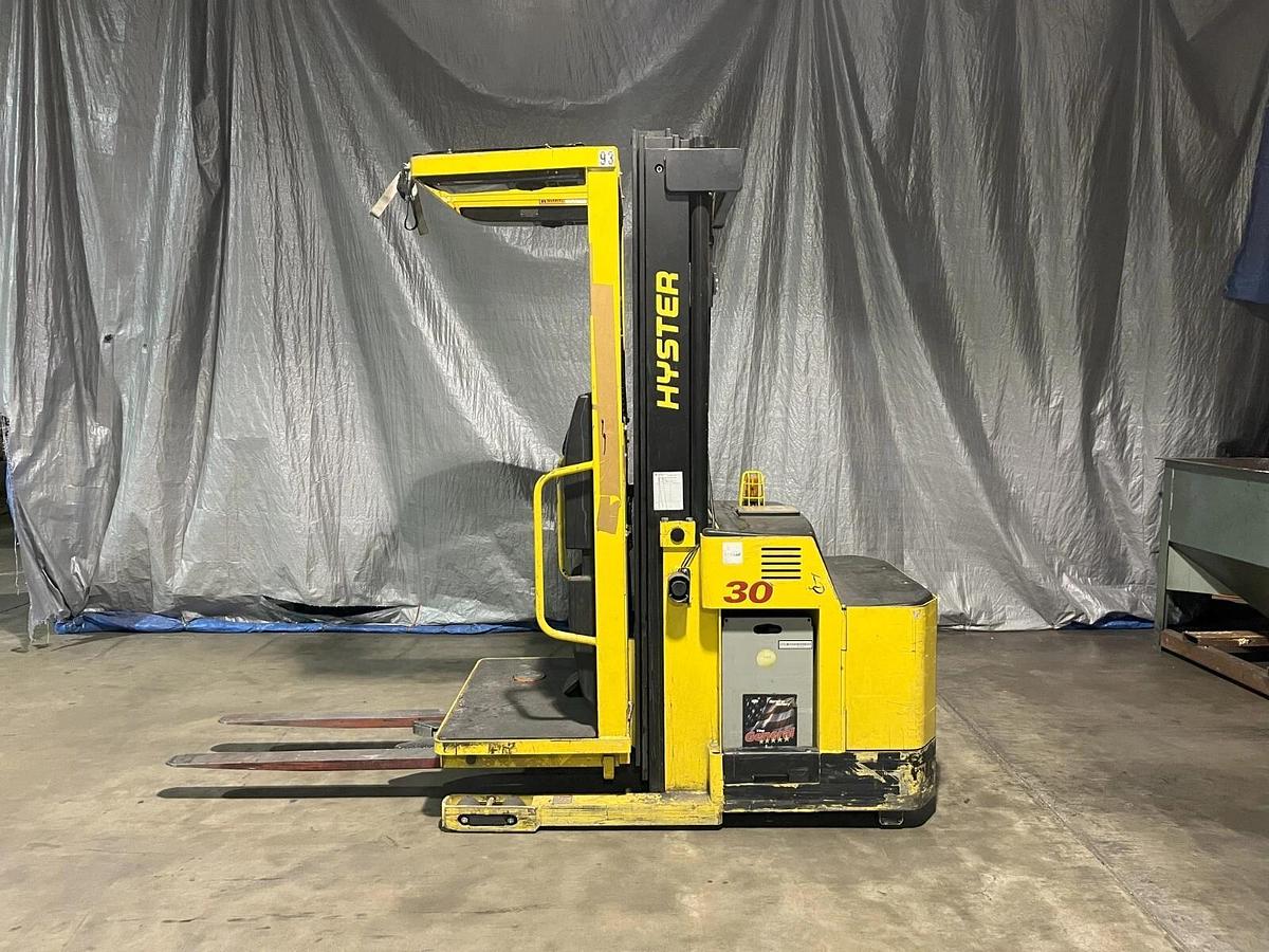 Used 2011 HYSTER R30XMS2 ELECTRIC 3000LB ORDER PICKER NARROW AISLE FORKLIFT Forktruck