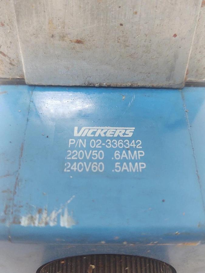 Used 🔥 Eaton Vickers DG4V4-016C-M-W-B5-10 240V Coils 4500PSI Solenoid Valve