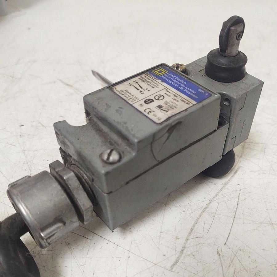 Used SQUARE D 9007C054F Limit Switch, Roller Plunger, 1NC/1NO Contact, 10A @ 600V AC