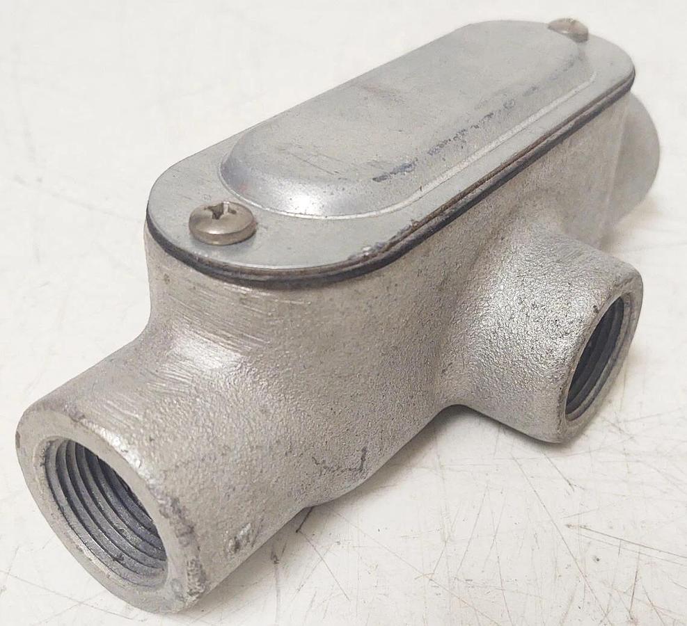 🔥 (2) Cooper Crouse-Hinds T28 Conduit Outlet Body 3/4" Tee with Cover & Gasket