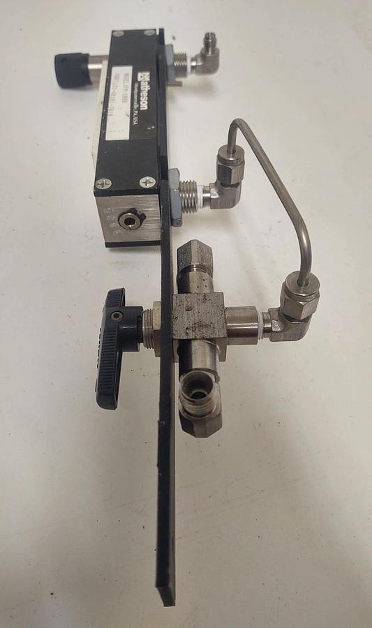 Used 🔥 Matheson Flow Rate Indicating Meter FM-1000 J1-4B101-J010 Whitey SS-42XF2