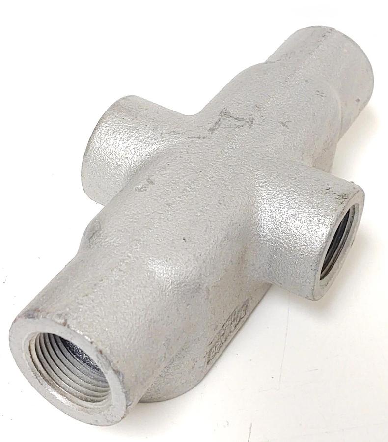(2PCS) X28 CROUSE HINDS 3/4-INCH HUB SIZE STYLE-X FORM 8 CONDUIT OUTLET THREAD