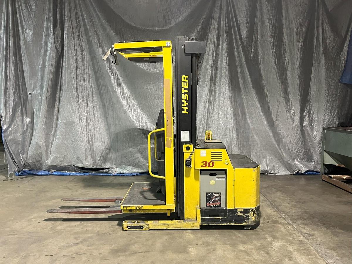 Used 2011 HYSTER R30XMS2 ELECTRIC 3000LB ORDER PICKER NARROW AISLE FORKLIFT Forktruck