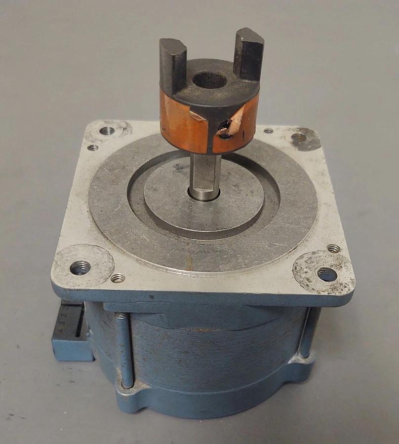 Used 🔥SUPERIOR ELECTRIC SS221 SYNCHRONOUS STEPPING MOTOR 120 V 72 RPM 220oz