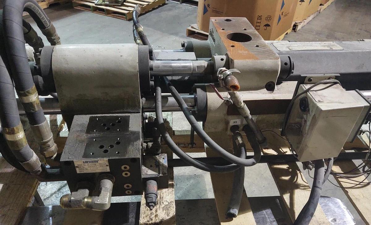Used CINCINNATI MILACRON INJECTION UNIT Fits VST 33 TON MOLDING MACHINE 1.29