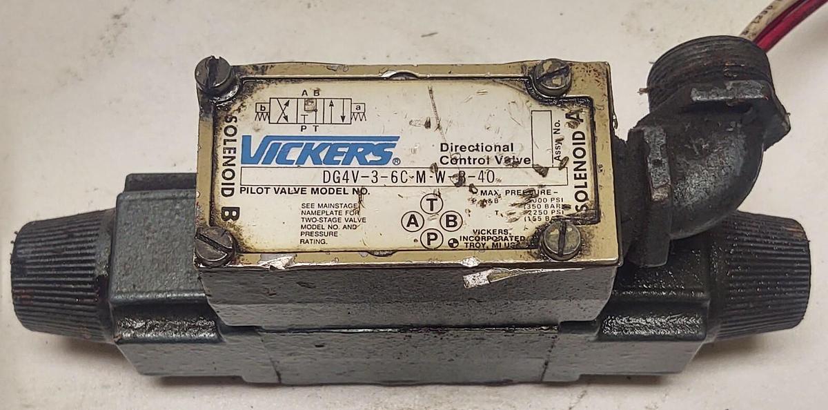 Used VICKERS Directional Control Valve DG4V-3-6C M-W-B-40 Used Pilot Valve