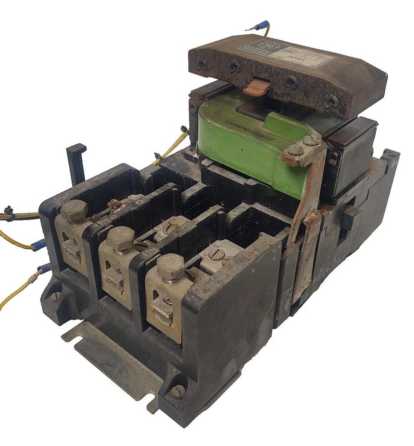 Used đŸ”¥TESTED GE CR206E0 max 50HP 3-Phase max 575V Contactor 120VAC Coil Size 3