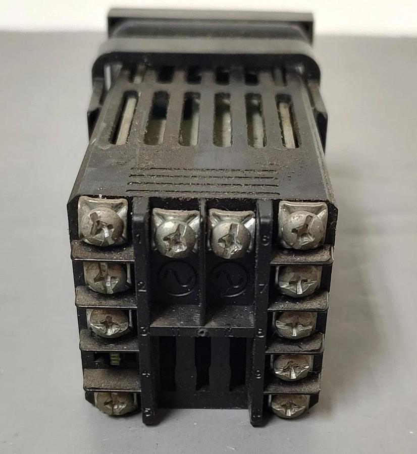 Used 🔥 WATLOW 965A-1DD0-000 Temperature Controller GREEN