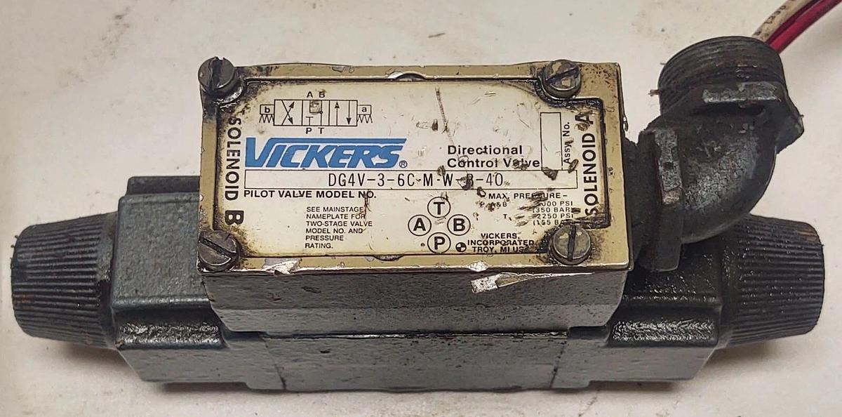 Used VICKERS Directional Control Valve DG4V-3-6C M-W-B-40 Used Pilot Valve