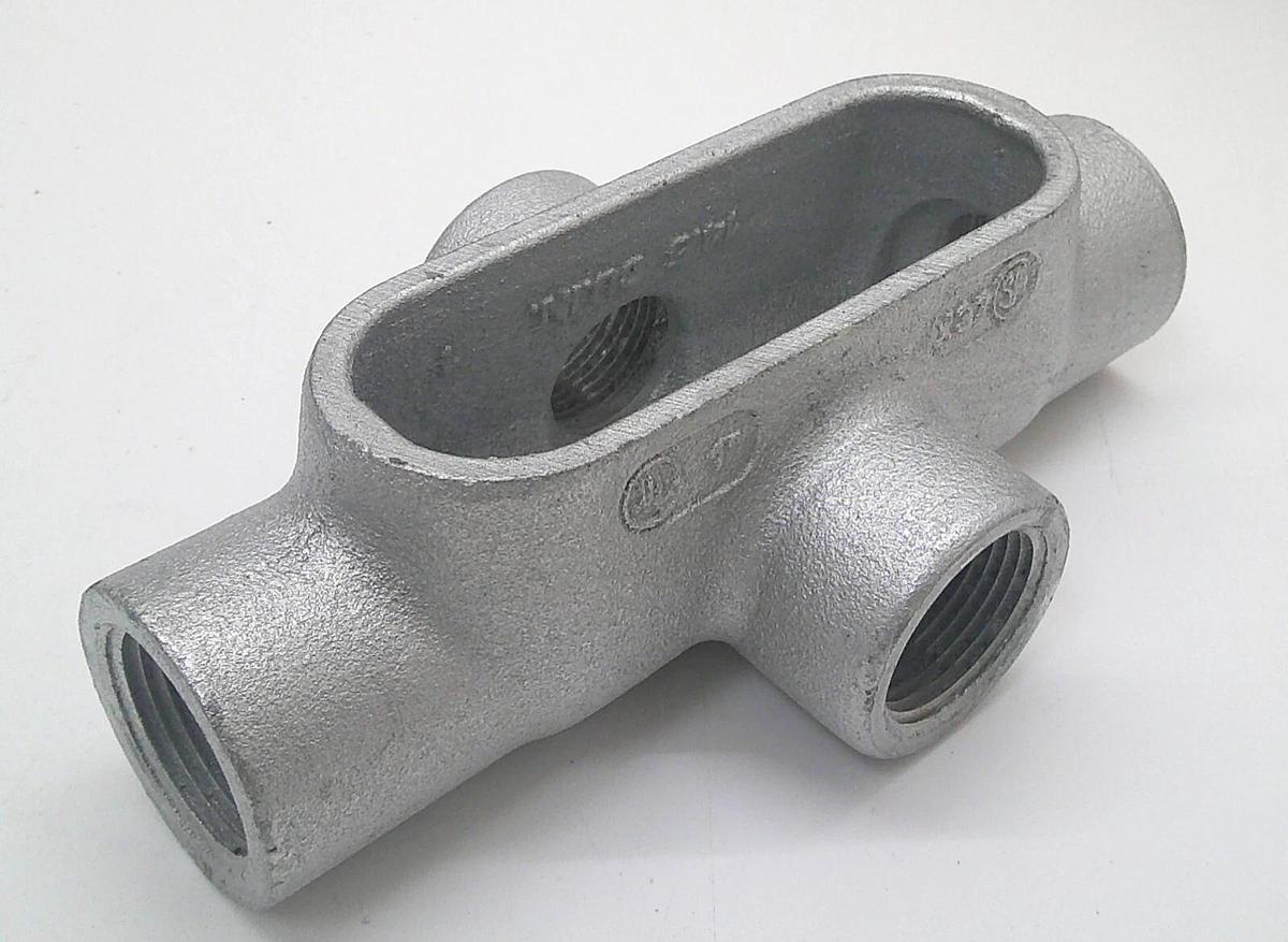 (2 NIB) Crouse-Hinds X37, Rigid Conduit Outlet Body, 1 NPT, Form 7, Explosion