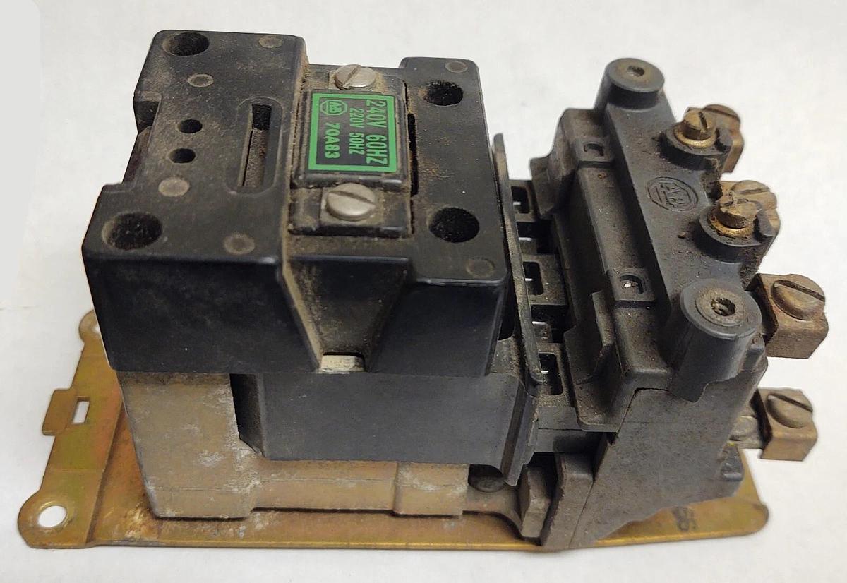 Used Allen-Bradley 702AOA92  70A83 Size 0 Motor Lighting Contactor 18A 240 Volt Coil