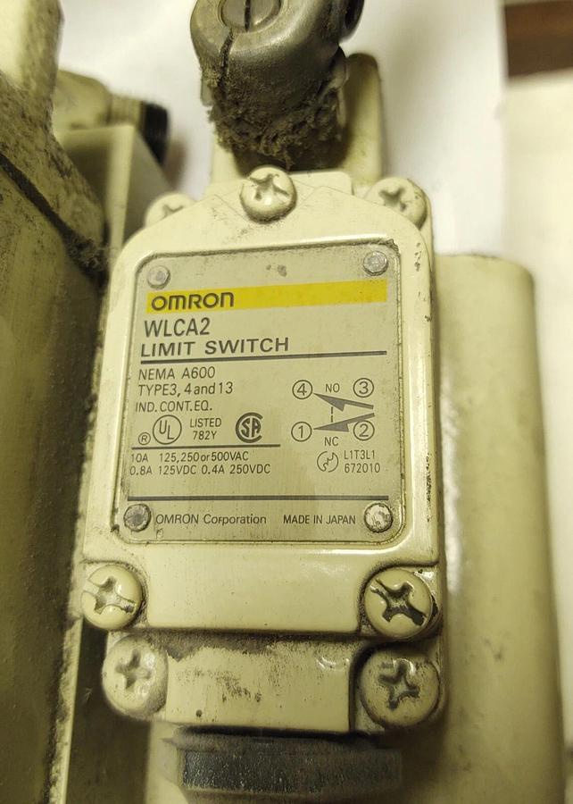 Used Omron WLCA2 Tokimec D4NS-4AF D4NS4AF Mitsubishi MJ Safety Interlock Door Switch