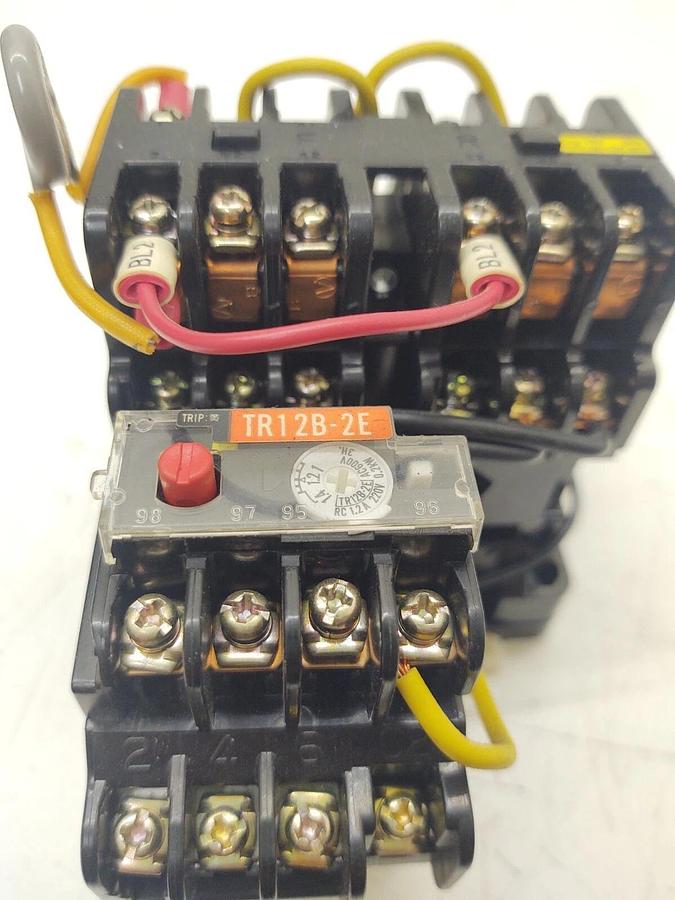 Used Hitachi H10B-R AC 100V Coil Motor Contractor TR12B-2E Thermal Overload Relay CS8