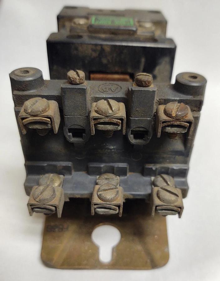 Used Allen-Bradley 702AOA92  70A83 Size 0 Motor Lighting Contactor 18A 240 Volt Coil