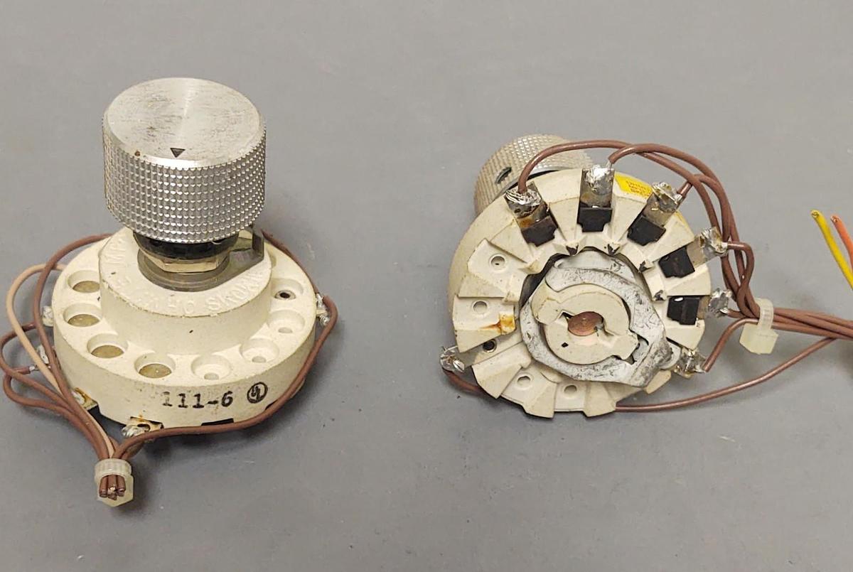 Used 🔥(QTY 2) OHMITE 111-6 Rotary Switch 6 Position 15A 125V