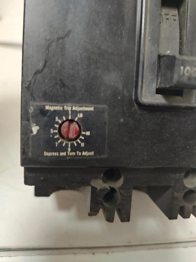 Used 🔥Westinghouse 1268C14G04 Circuit Breaker FB SPL 3P 600VAC 100A, CHIPPED