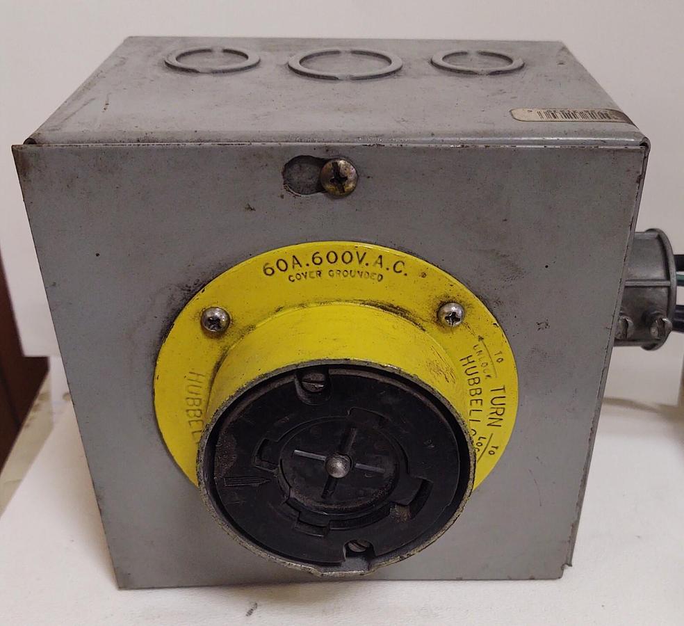 Used Hubbell HBL26421 3-Pole 4-Wire Grounding Flanged Receptacle 60 Amp 600VAC Lock