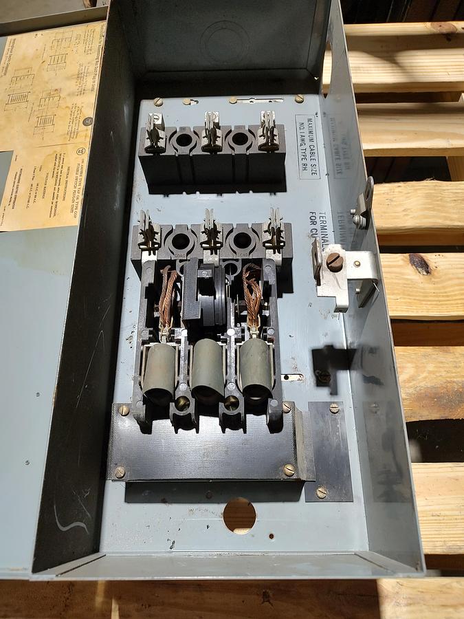 Used WESTINGHOUSE TAP-323 100A 240VAC 3PH FUSIBLE BUS PLUG DUCT SWITCH