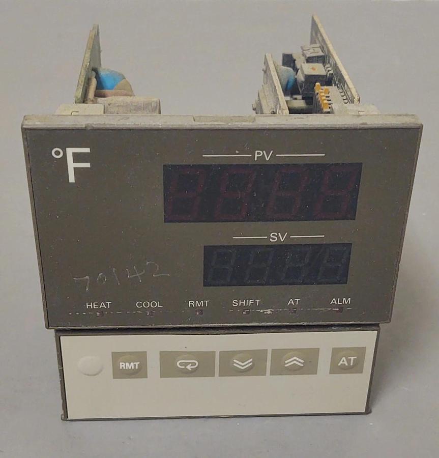 Used 🔥AEC INTERNATIONAL Temperature Controller VAA02-F - No Socket