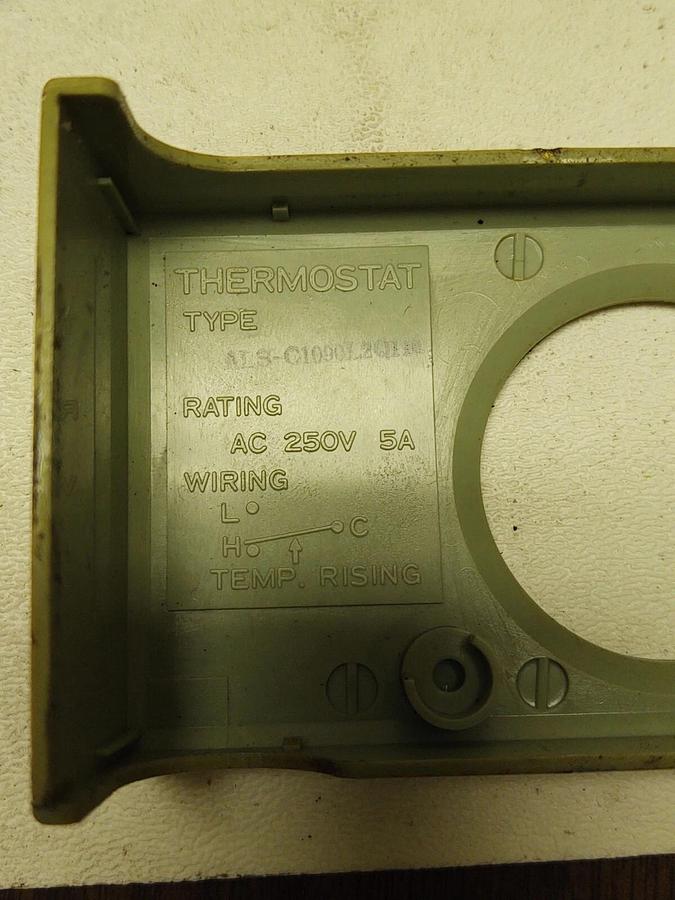 Used Mechanical Temperature Controller 15°F-120°F Range, SPDT, 250V, 5A, 4" Tin Bulb