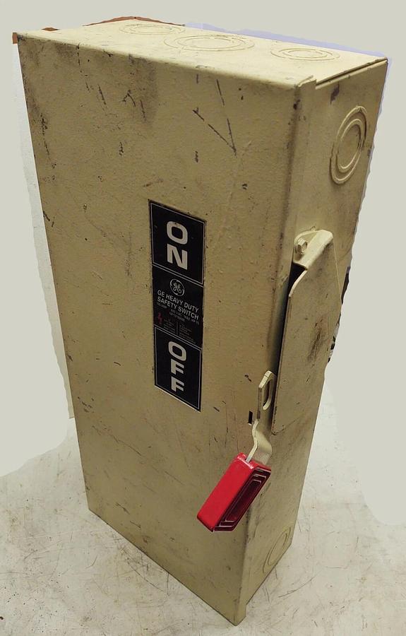 Used GE Fusible Square D Disconnect Switch 100 AMP 600 VAC NP1578000E