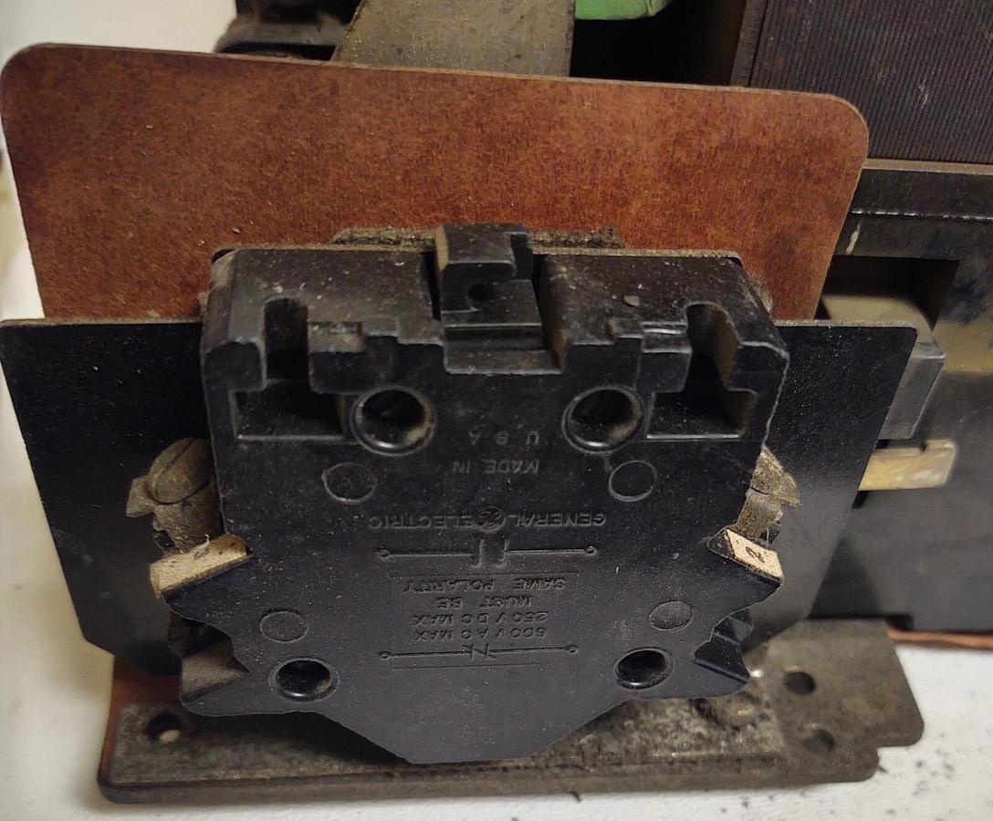 Used GE NEMA Size 4 General Electric Motor Starter 150 Amp CR205F 3 Poles 115V Coil