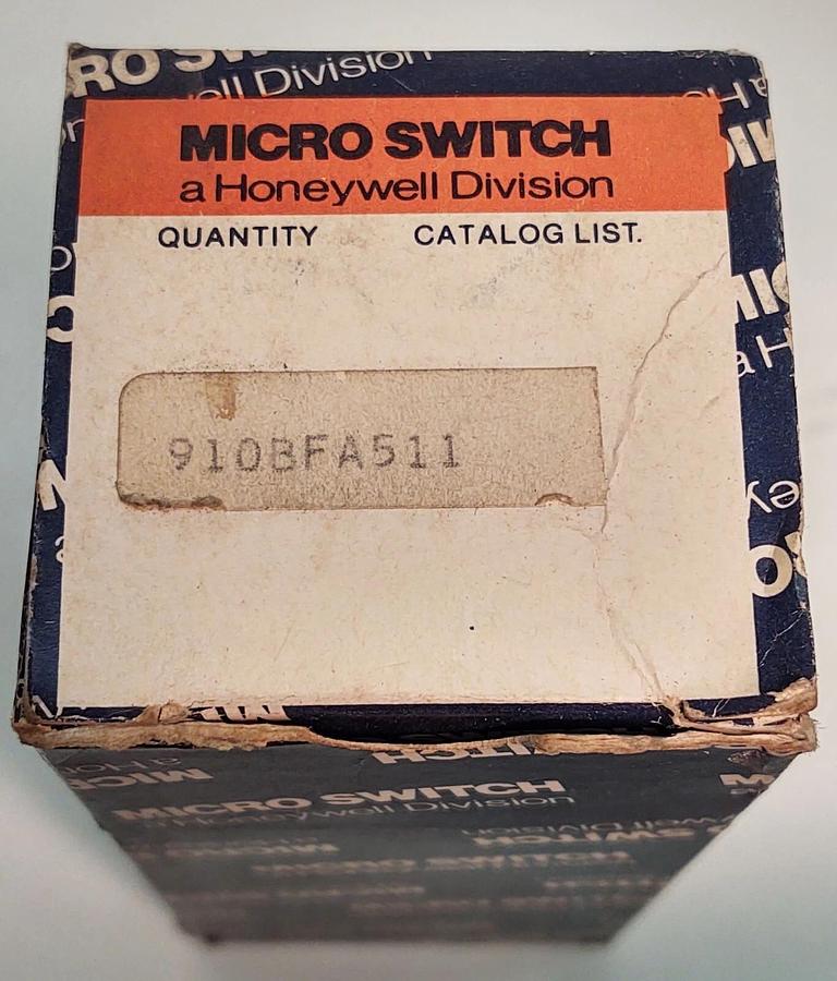 HONEYWELL MICRO SWITCH 910BFA511 SLECTOR SWITCH 120V LIGHTED NIB FREE SHIPPING