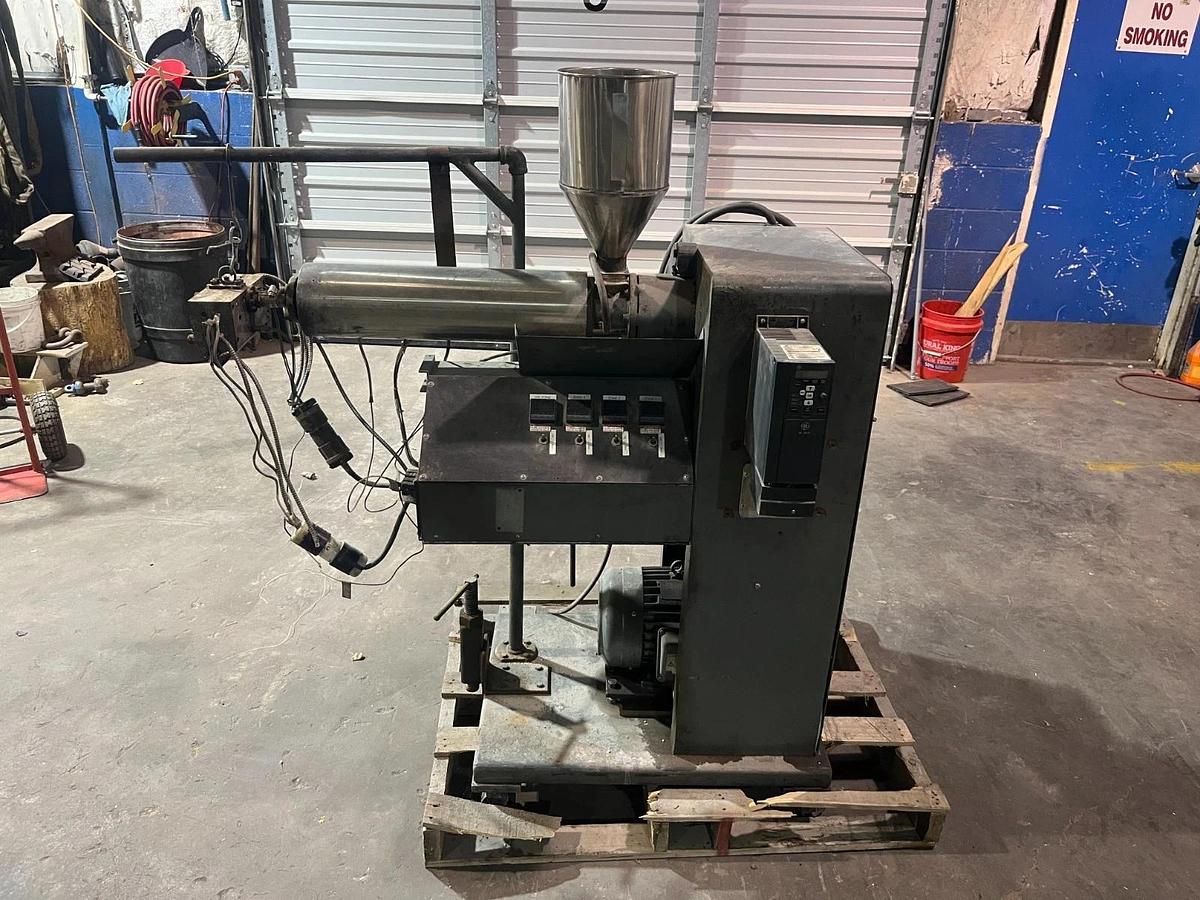 Used Plastic 1” Extruder with Ribbon die Roll Stand and cooling tank Included 480V