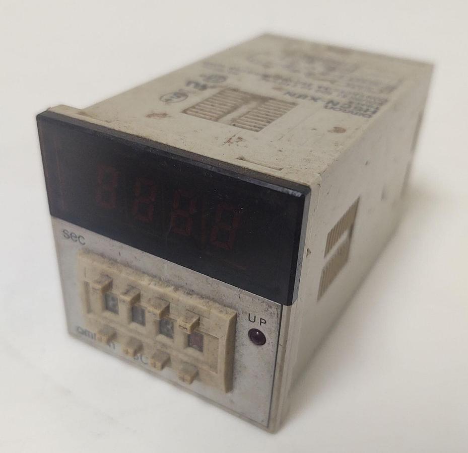 Used 🔥Omron H5CN-XBN Timer 8 PIN 100-240VAC